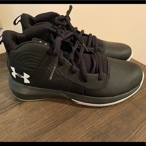 New- Boys Under Armour sneakers